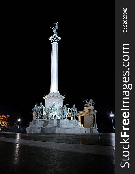 Budapest Heroe s Square at night