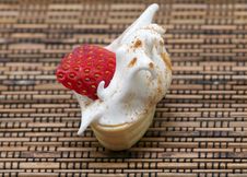 Strawberry Shortcake With Whipped Cream Royalty Free Stock Images Strawberry Shortcake With Whipped Cream Royalty Free Stock Images