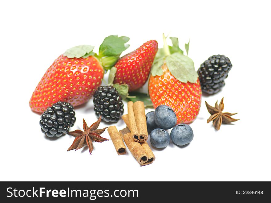 Strawberry, blueberry and blackberry with cinnamon, anise and tea. Strawberry, blueberry and blackberry with cinnamon, anise and tea