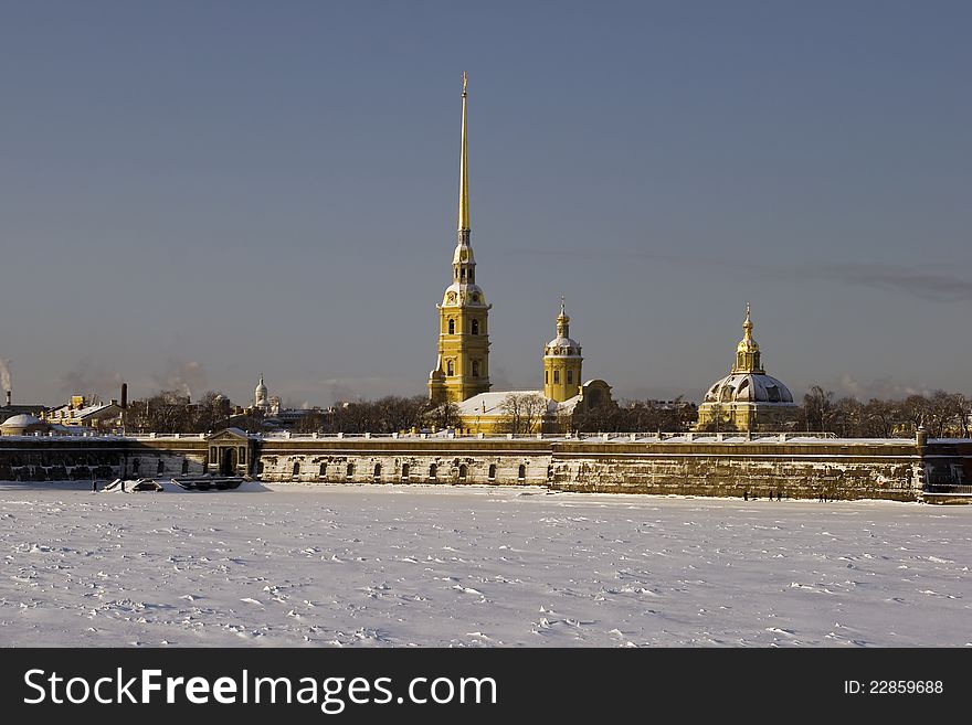 Kind on the Peter and Paul Fortress in the winter