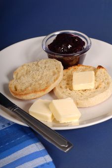 English Muffin With Jam Royalty Free Stock Photos English Muffin With Jam Royalty Free Stock Photos