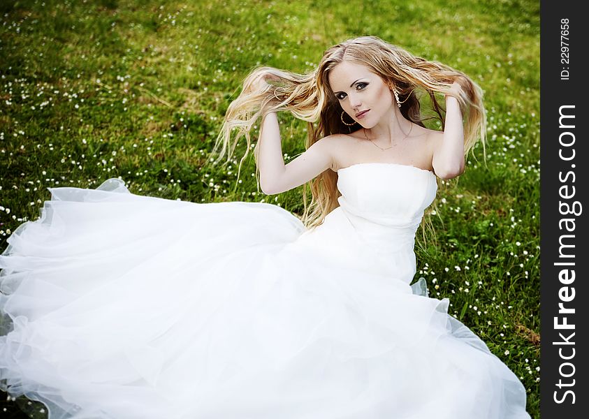 Portrait of a beautiful bride in a lush garden