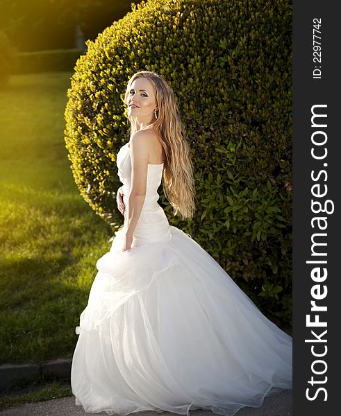 Portrait of a beautiful bride in a lush garden