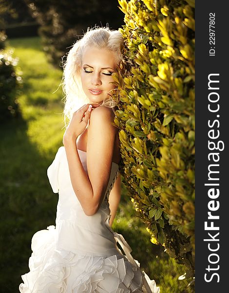 Portrait of a beautiful bride in a lush garden