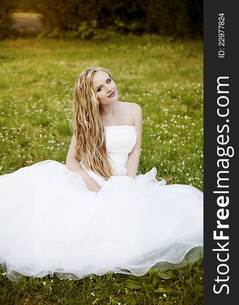 Portrait of a beautiful bride in a lush garden