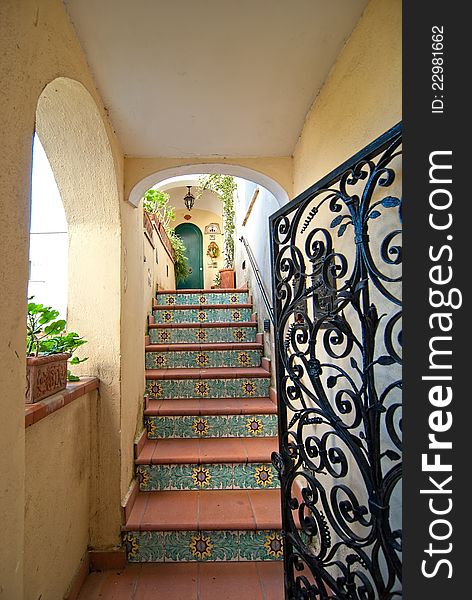 ITALY, CAPRI, OLD TOWNHOUSE ENTRANCE.