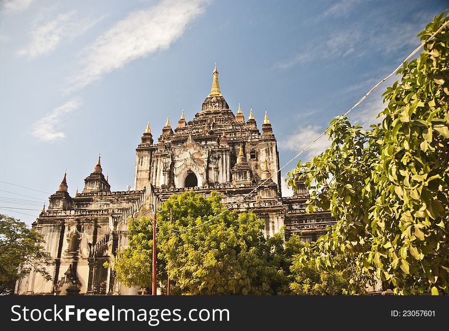 Thatbyinnyu Temple was built by King Alaungsithu (1113-1163). Thatbyinnyu Temple was built by King Alaungsithu (1113-1163)