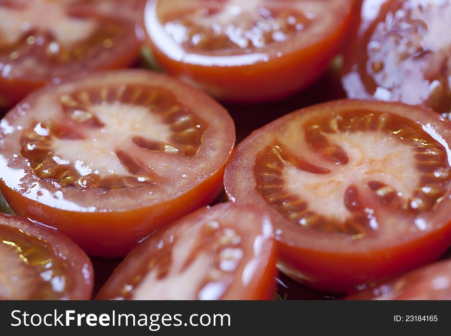 Open tomatoes to make them baked