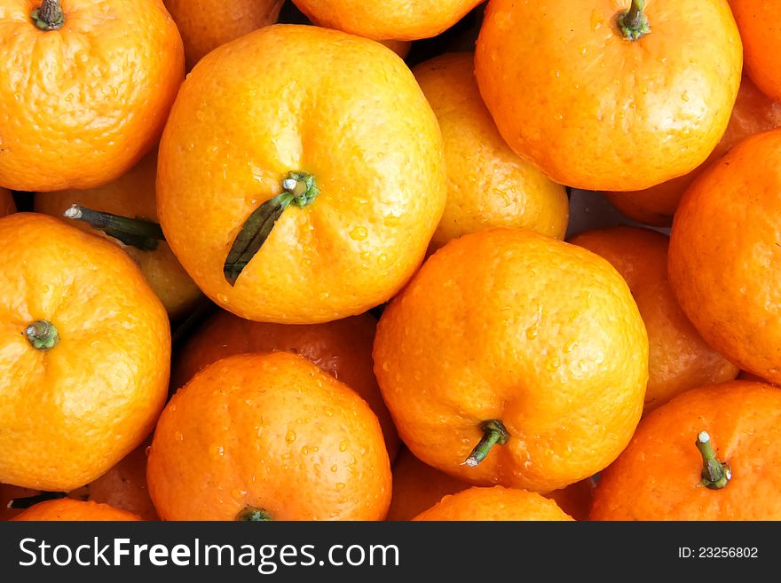 The oranges wait for someone to buy it. The oranges wait for someone to buy it