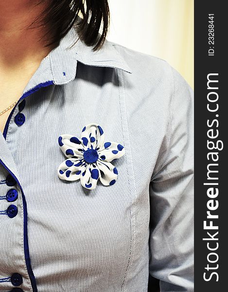 White and blue hand made brooche . White and blue hand made brooche .