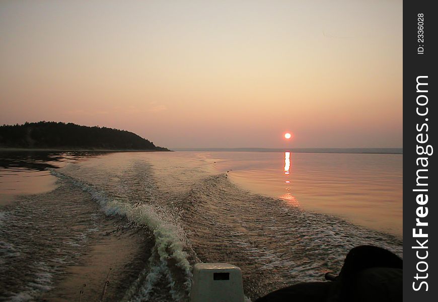 Scene of the sundown sun on Ñ„Ð¾Ðµ yard from boat. Scene of the sundown sun on Ñ„Ð¾Ðµ yard from boat