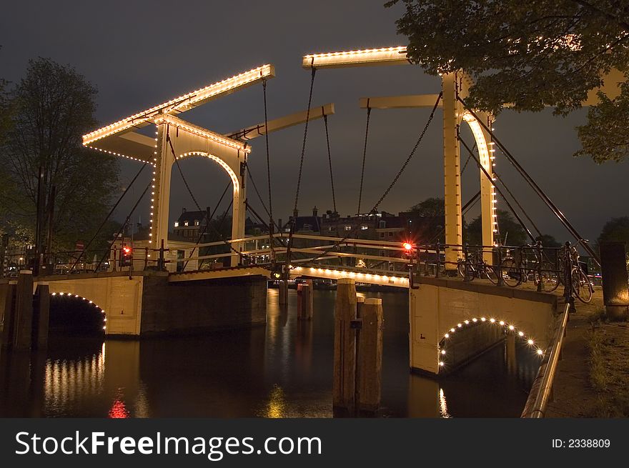 Night shot of the bridge over Herengracht (Amsterdam)