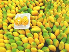 Mangoes In The Super Market Stock Images