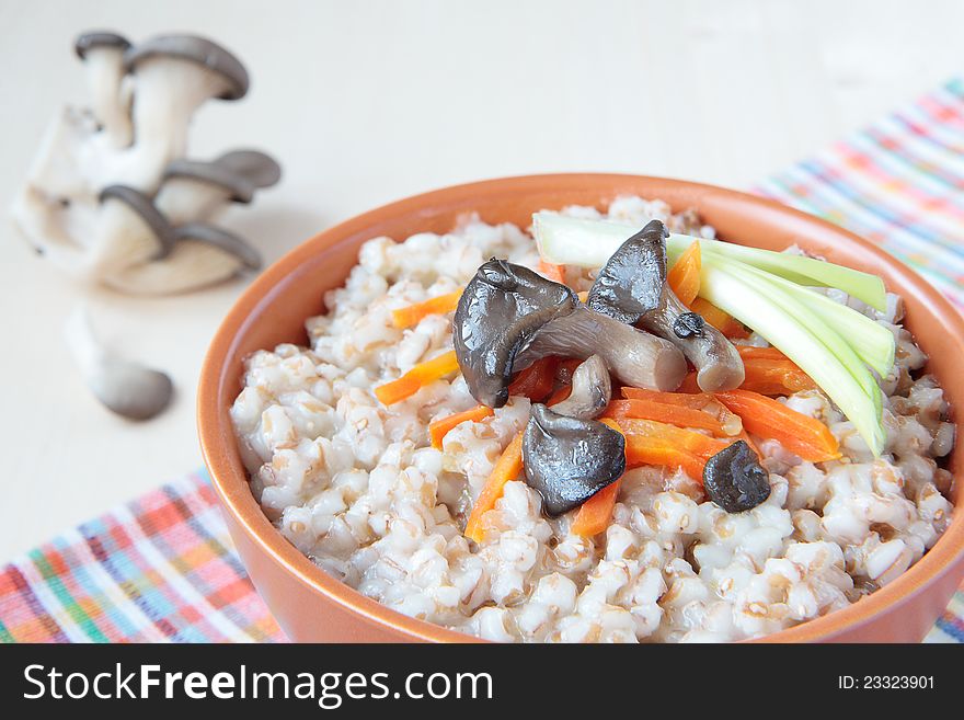 Barley porridge with oyster mushrooms, carrots and onions