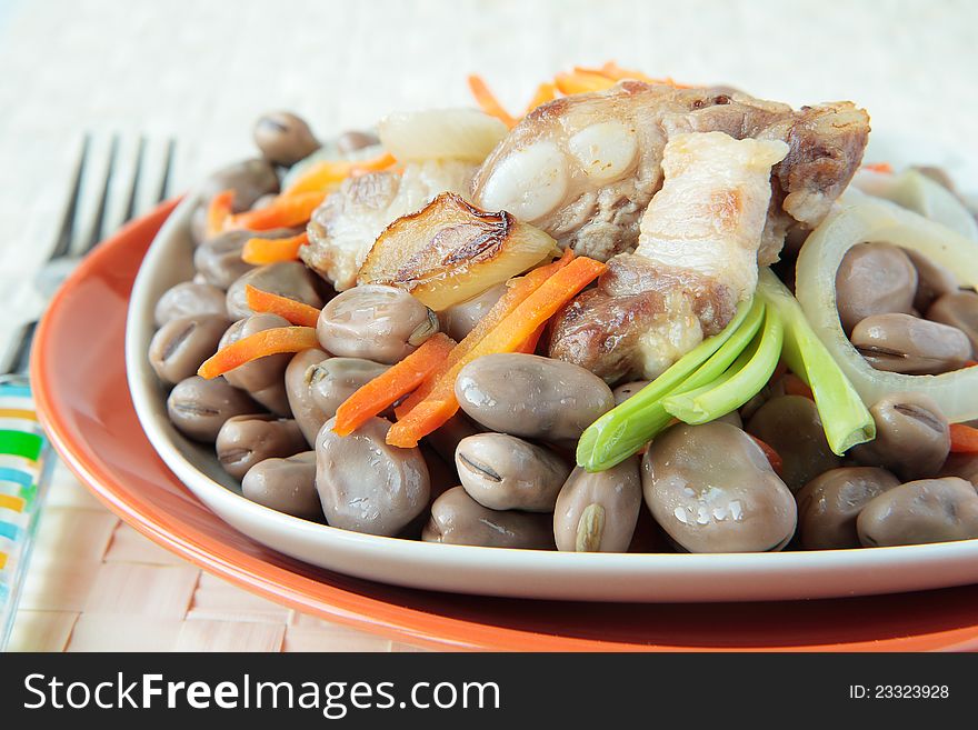 Beans stewed with pork ribs, carrots and onions