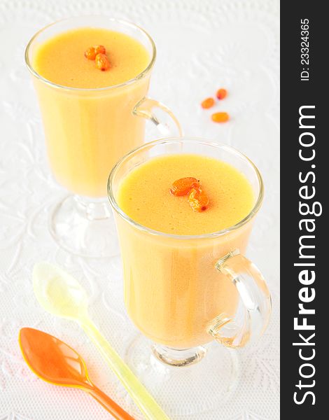 Mousse of sea-buckthorn in two glass goblets