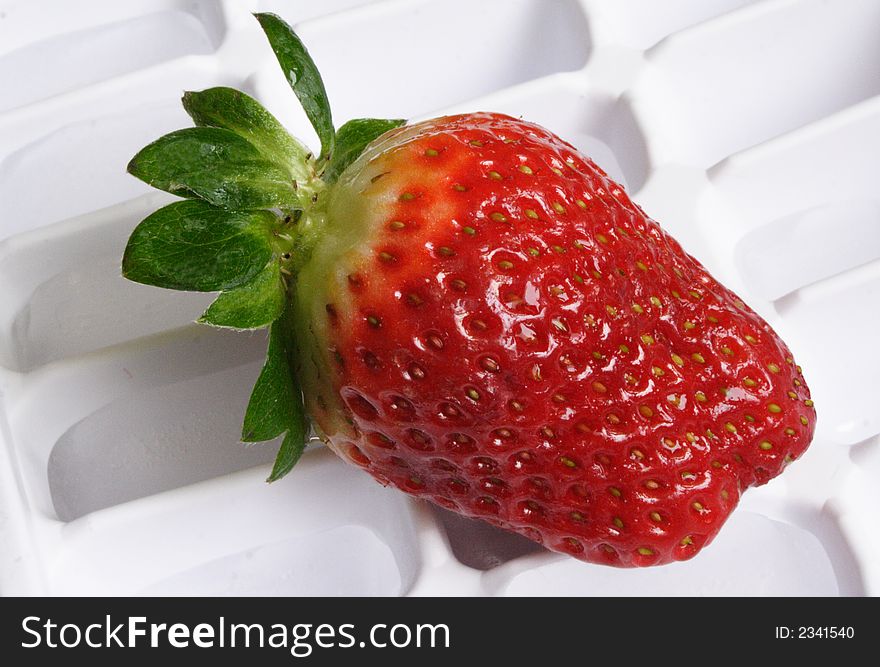 The ripe strawberry ready to the use in food