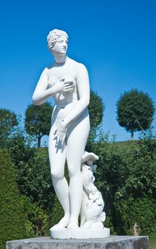 Peterhof. Lower Park. Sculpture Of Venus. Russia Royalty Free Stock Photos Peterhof. Lower Park. Sculpture Of Venus. Russia Royalty Free Stock Photos
