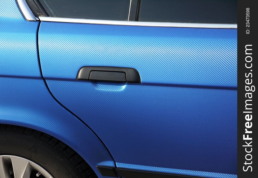 Part of the vehicle body covered with a blue film that simulates the carbon. Part of the vehicle body covered with a blue film that simulates the carbon