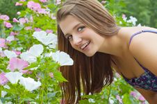 Girl With Flowers Royalty Free Stock Images Girl With Flowers Royalty Free Stock Images