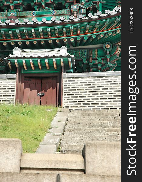 A side door at the historical Architecture Site at Namdaemun in Korea