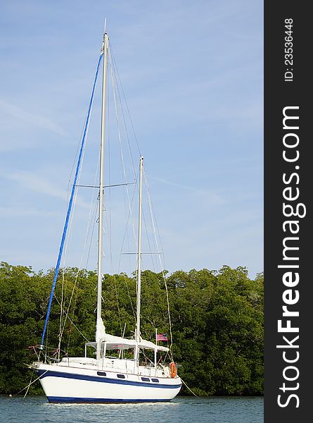 White sailboat in the near stump pass beach state park