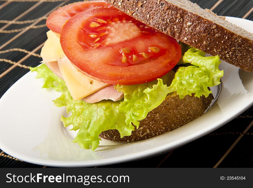 Healthy ham sandwich with cheese, tomatoes and lettuce