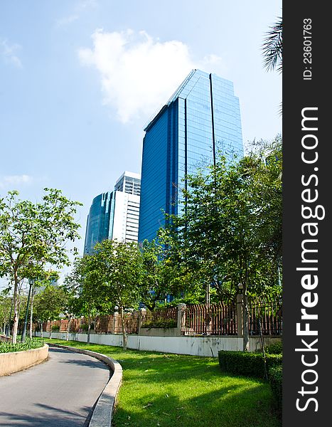 From the perspective of modern buildings in the park. From the perspective of modern buildings in the park.