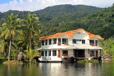 Luxury Lake House Royalty Free Stock Photography Luxury Lake House Royalty Free Stock Photography