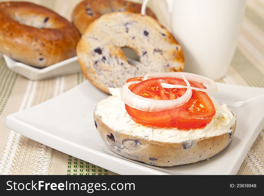 Toasted bagel with cream cheese and tomato