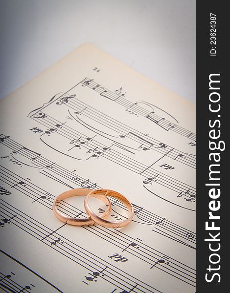Wedding rings on the notes.music hearts