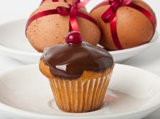 Cupcake  And Easter Eggs Stock Photography