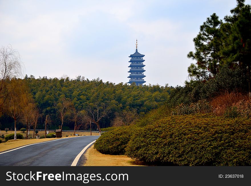 In early spring morningï¼ŒPath and pagodaï¼ŒTaken in Jiangsu, China, a Forest Park