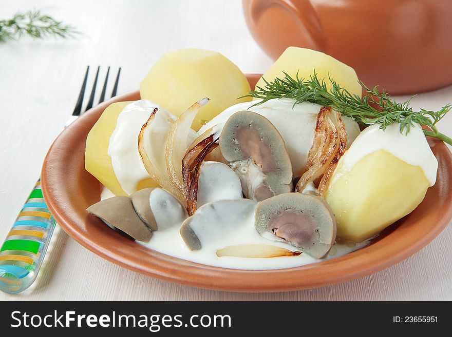 Beef kidneys in cream sauce with boiled potatoes