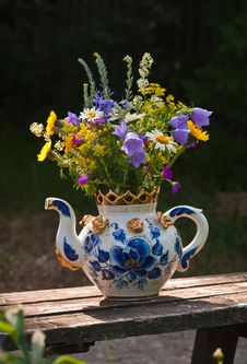 Wild Flowers In A Teapot Royalty Free Stock Photography Wild Flowers In A Teapot Royalty Free Stock Photography