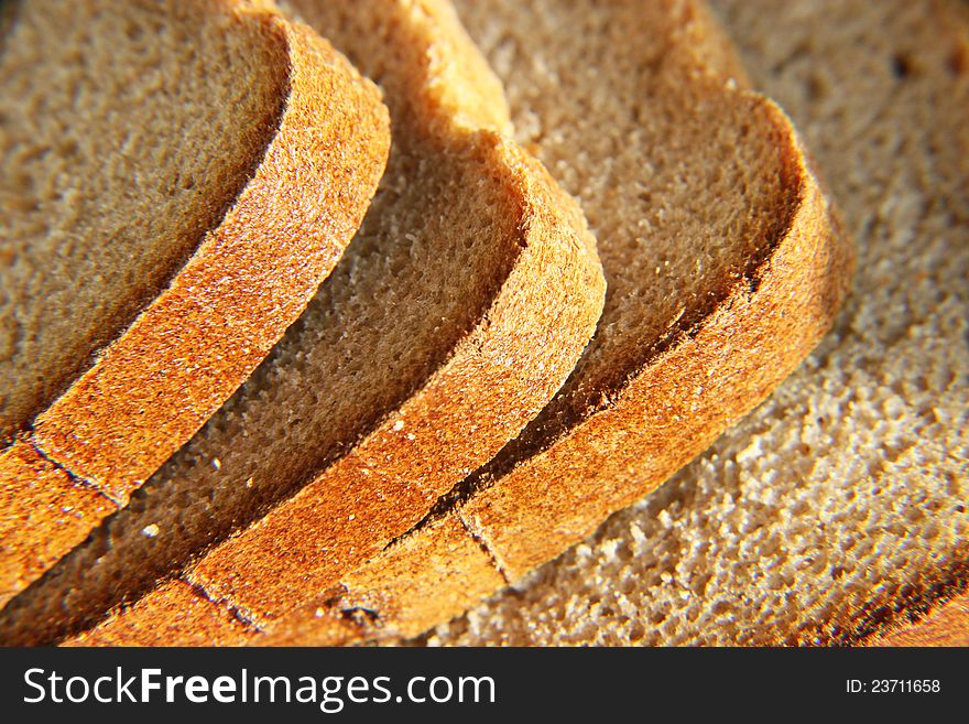 Brown Ñhunks of rye bread. Brown Ñhunks of rye bread
