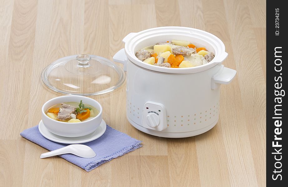 Electric casserole pot easy and convenience to cooking. Electric casserole pot easy and convenience to cooking