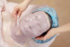 Facial Seaweed Mask Applying In Beauty Salon Royalty Free Stock Images
