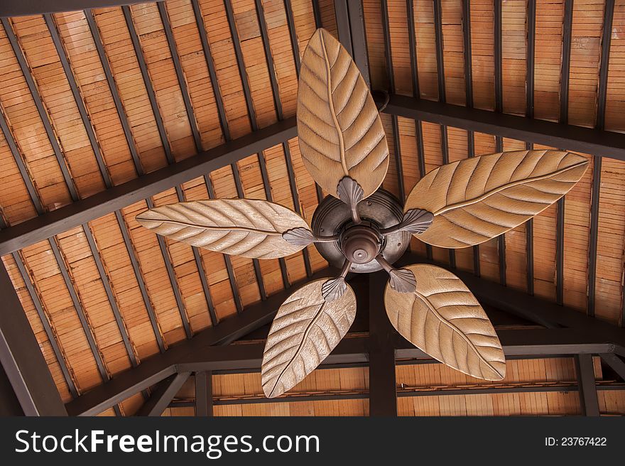 Fan with leaf shape propeller for design