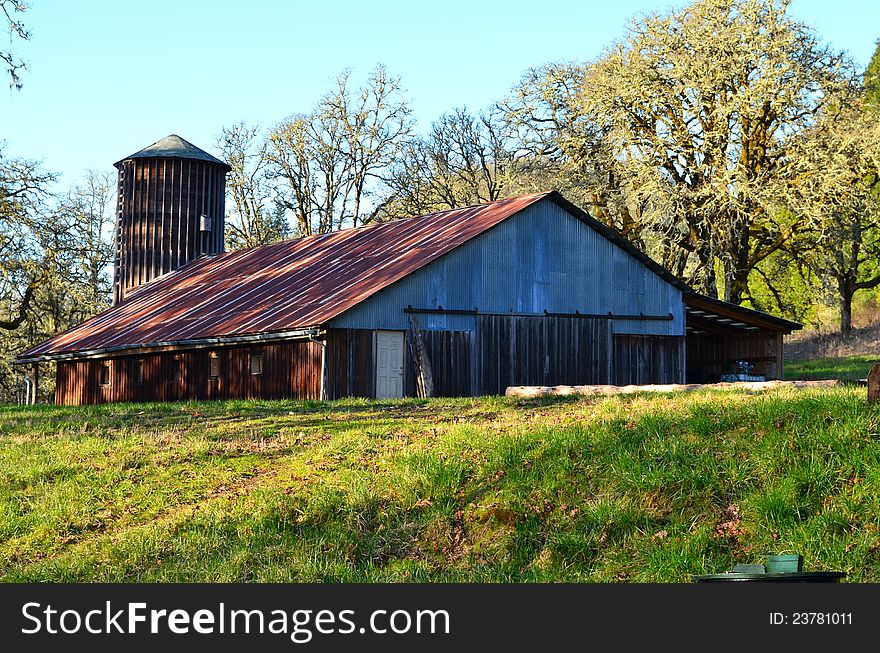 Barn on the grounds of the Mount Pisgah Arboretum, in Eugene OR

. Barn on the grounds of the Mount Pisgah Arboretum, in Eugene OR