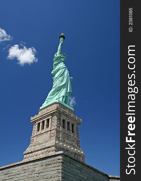 Statue of Liberty close up under a clear blue sky