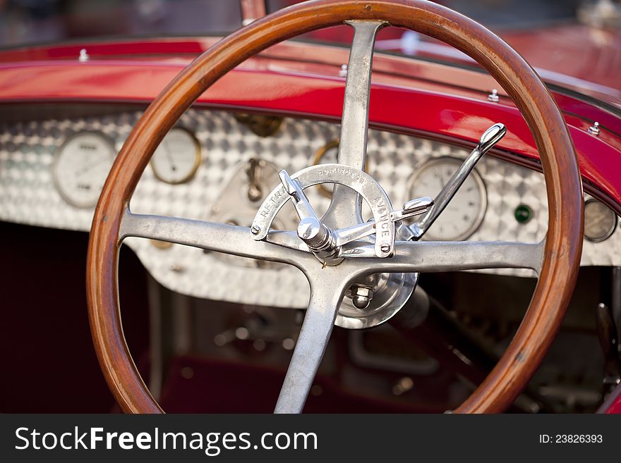Wood steering wheel belonging to a vintage car