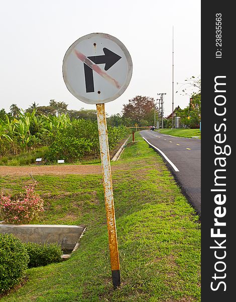 Old traffic sign, turn right. Old traffic sign, turn right.