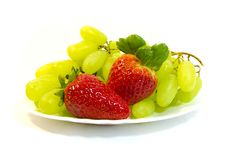 Grapes With Strawberry Royalty Free Stock Images Grapes With Strawberry Royalty Free Stock Images