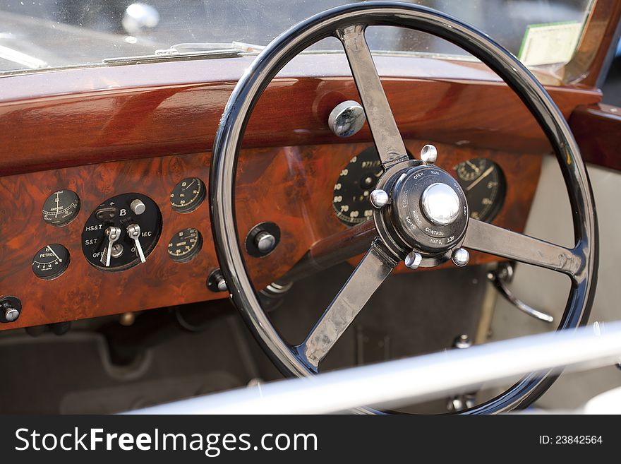 Wood steering wheel belonging to a vintage car