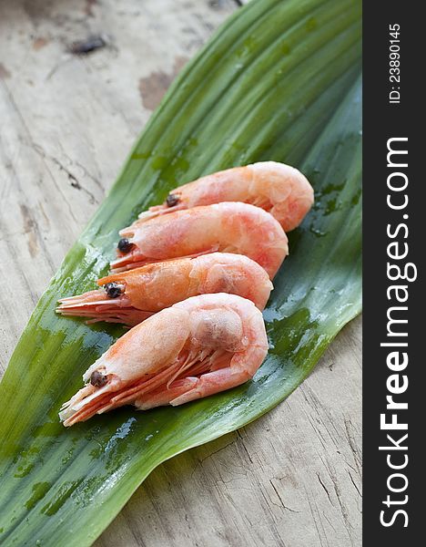 Boiled shrimps over green leaf