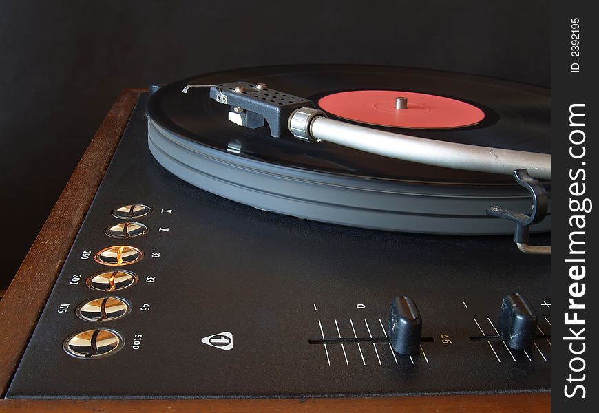 Gramophone turntable and vinyl disc.