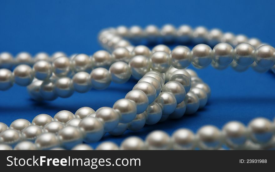 Picture of a Pearls necklace on blue