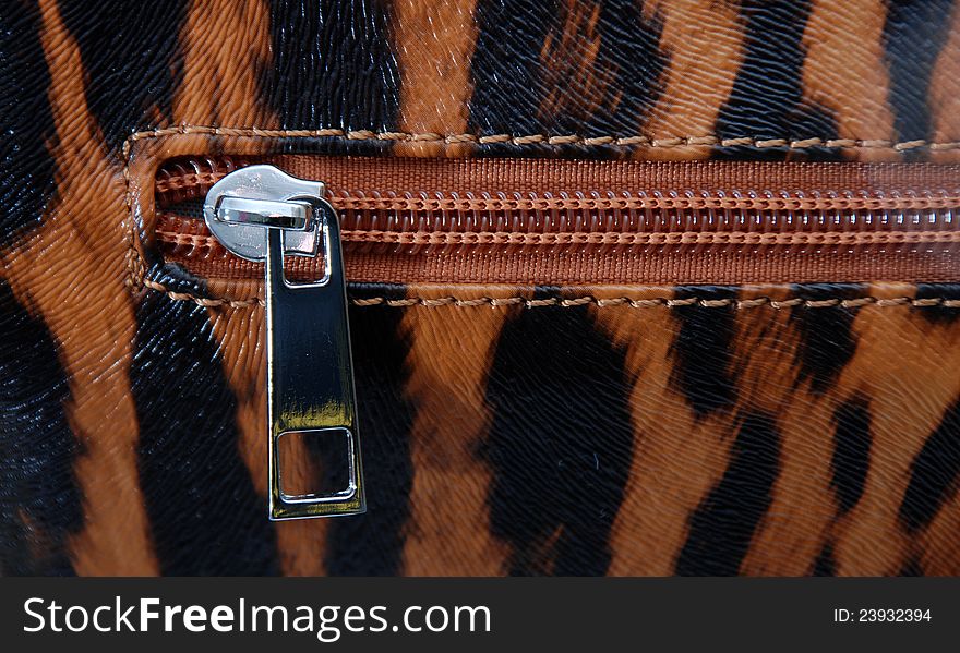 Picture of a brown Wallet zipper