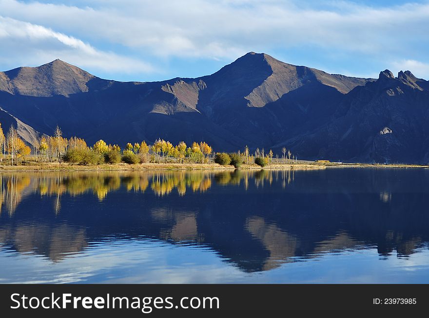 In October Lhasa River